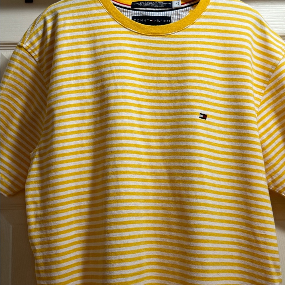 Like New Men’s Vintage Tommy Hilfiger Short Sleeve T-Shirt Size Large - Picture 2 of 6